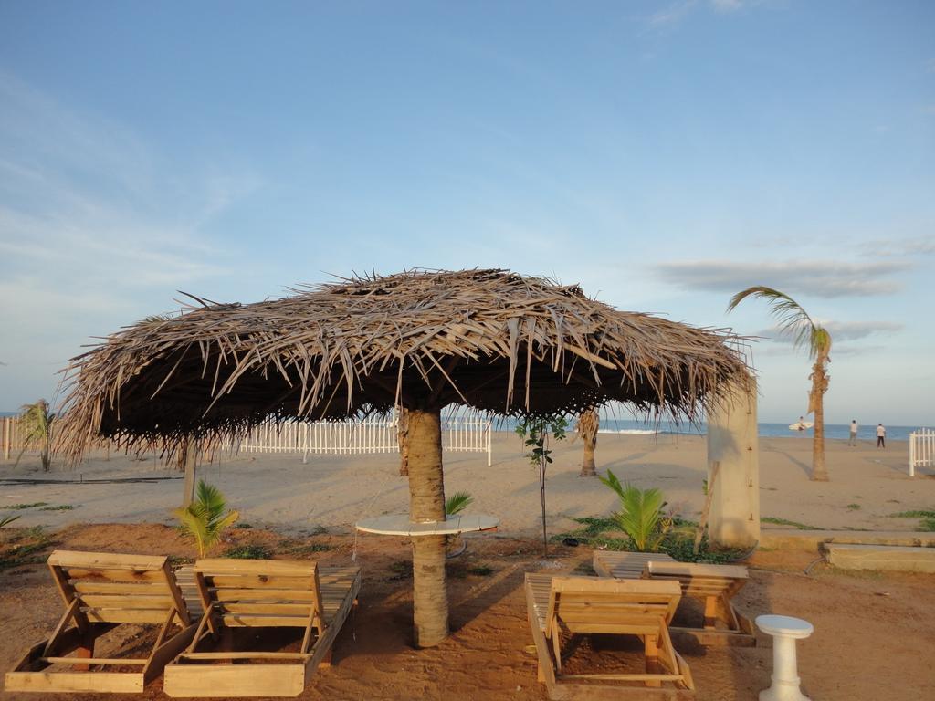 Yoho Hotel Arugambay Beach Inn อารูกัมเบย์ ภายนอก รูปภาพ