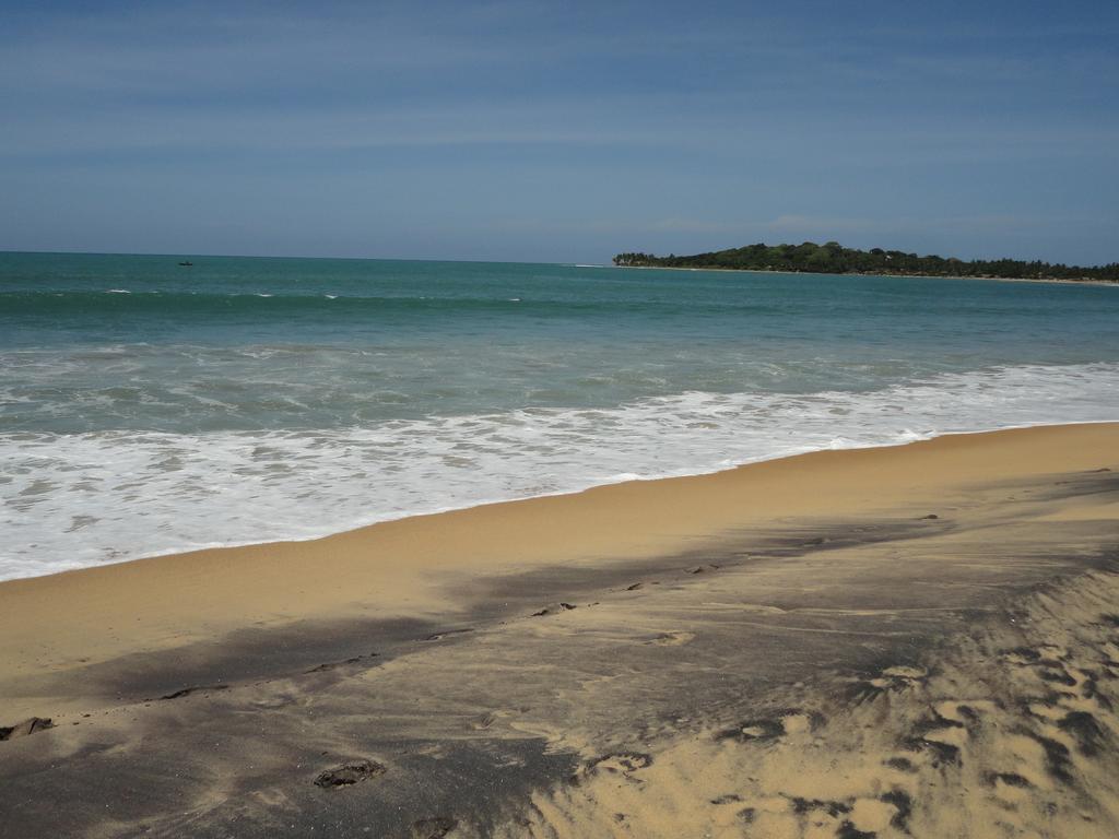 Yoho Hotel Arugambay Beach Inn อารูกัมเบย์ ภายนอก รูปภาพ