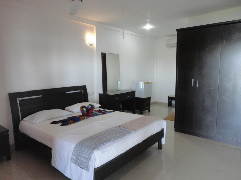 Yoho Hotel Arugambay Beach Inn อารูกัมเบย์ ห้อง รูปภาพ