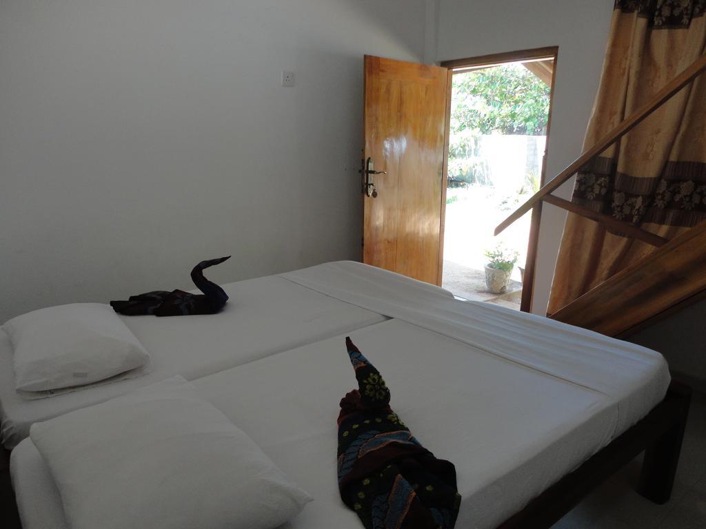 Yoho Hotel Arugambay Beach Inn อารูกัมเบย์ ห้อง รูปภาพ