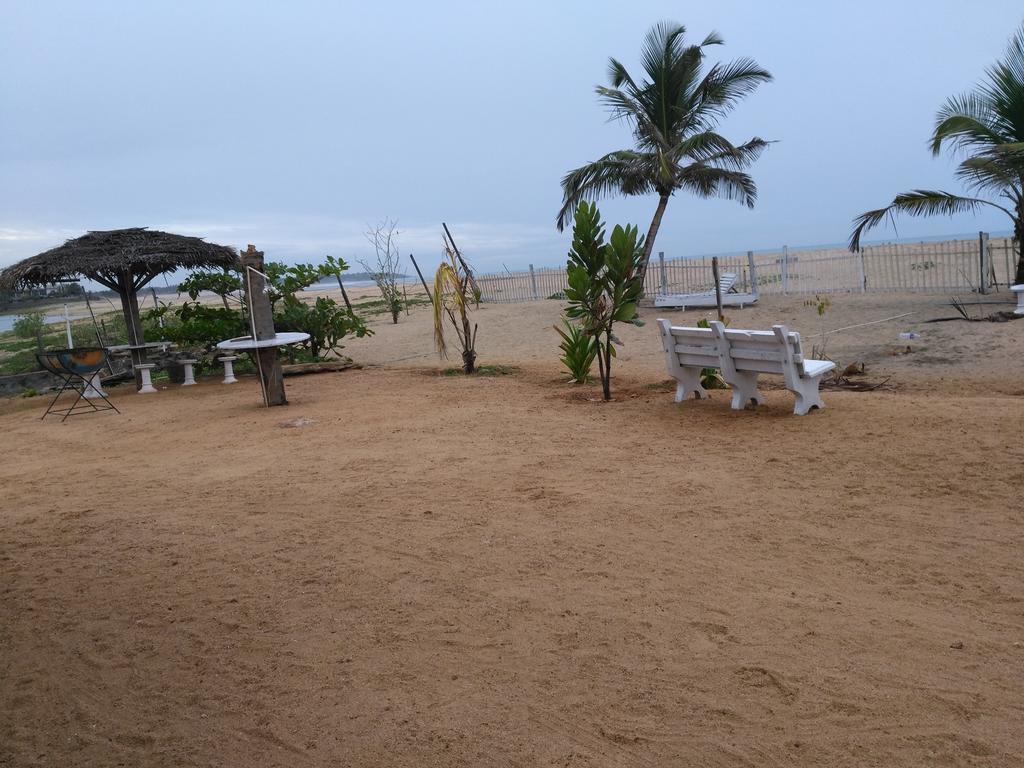 Yoho Hotel Arugambay Beach Inn อารูกัมเบย์ ภายนอก รูปภาพ