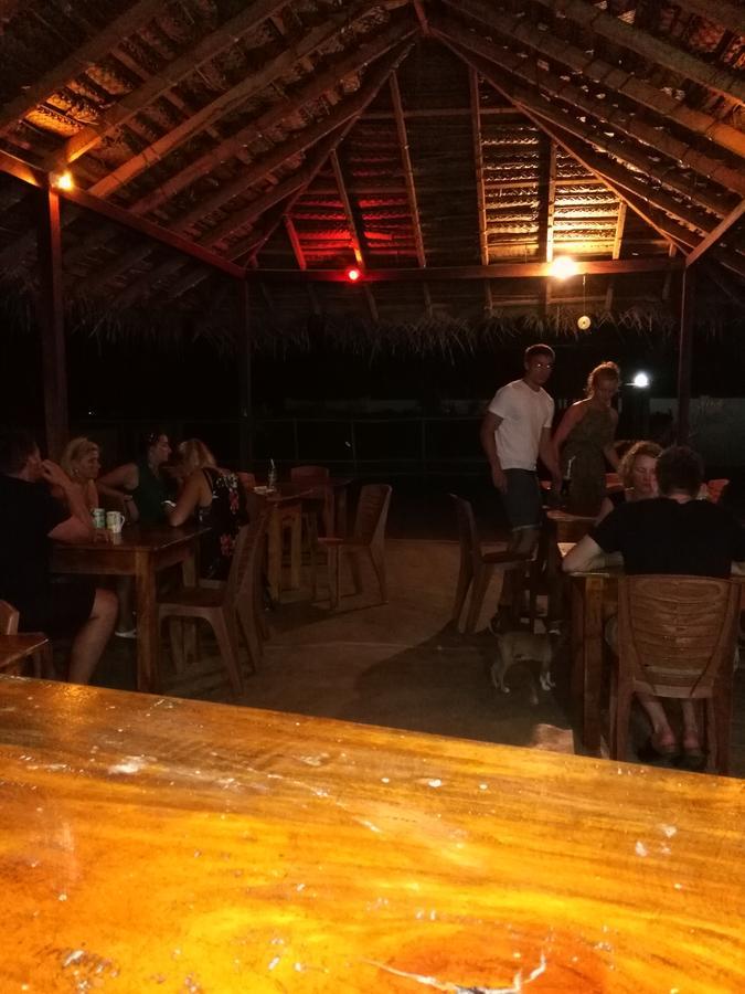 Yoho Hotel Arugambay Beach Inn อารูกัมเบย์ ภายนอก รูปภาพ